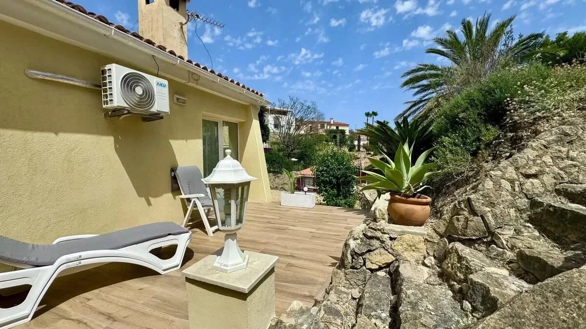 CHALET INDEPENDIENTE EN LA NUCIA CON TERRENO DE CASI 700M2