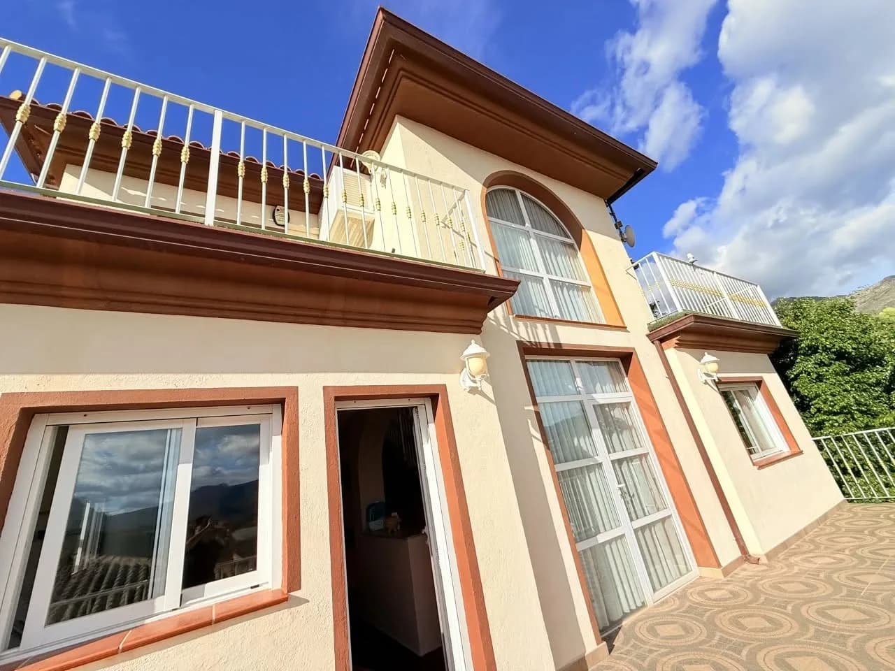 CHALET CON PISCINA Y GARAJE EN CALLOSA. ALQUILER CON OPCION A COMPRA