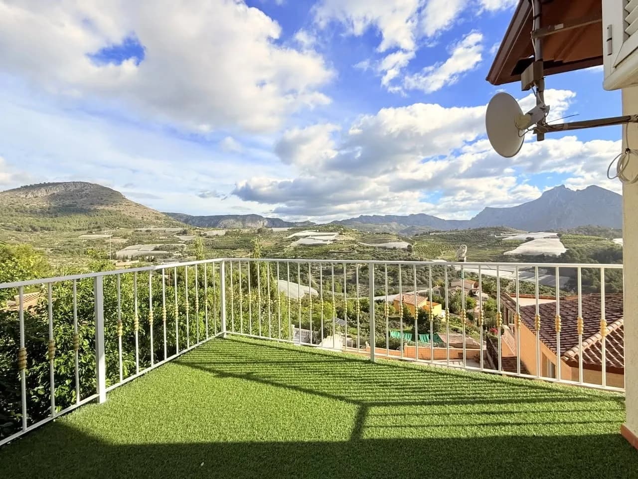 CHALET CON PISCINA Y GARAJE EN CALLOSA. ALQUILER CON OPCION A COMPRA